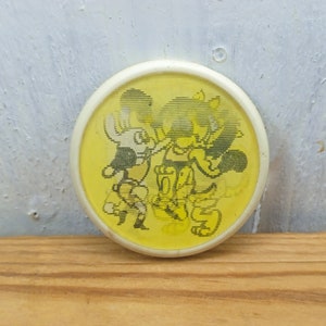 Speld Bunny and Wolf, lenticulaire speld, sportspeld, kinderrugzakspeld.