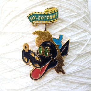 Sovjet Pin Wolf, Animal pin, Stripfiguur Wacht erop, Childrens vintage pin.