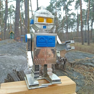 Clockwork plastic robot, Vintage mechanical robot, Clockwork toy, Space robot, Vintage space toy