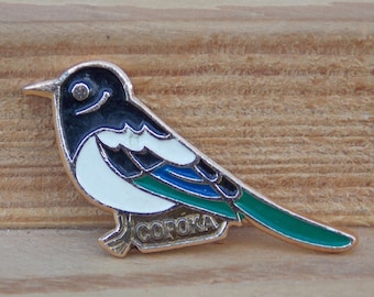 Magpie pin, Bird pin, Childrens pin, Backpack pin