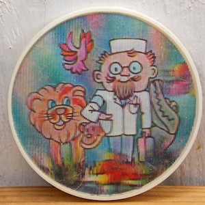 Pin Doctor Aibolit, 3D pin, Sprookjesfiguur, Stereo vintage pin, Plastic vintage badge