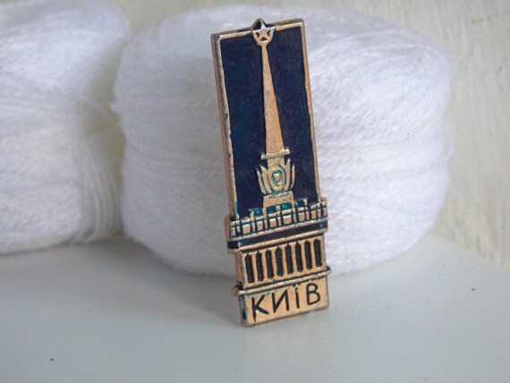 Ukrainian pin Kiev, badge Kyiv, Vintage backpack pin.