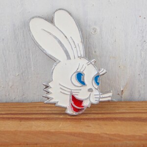 Vintage speld haas, stripfiguur wacht erop, vintage kinderspeld, dierenspeld.