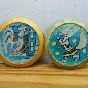 Set lenticulaire speld, vos- en haanspeld, kinderrugzakspeld.