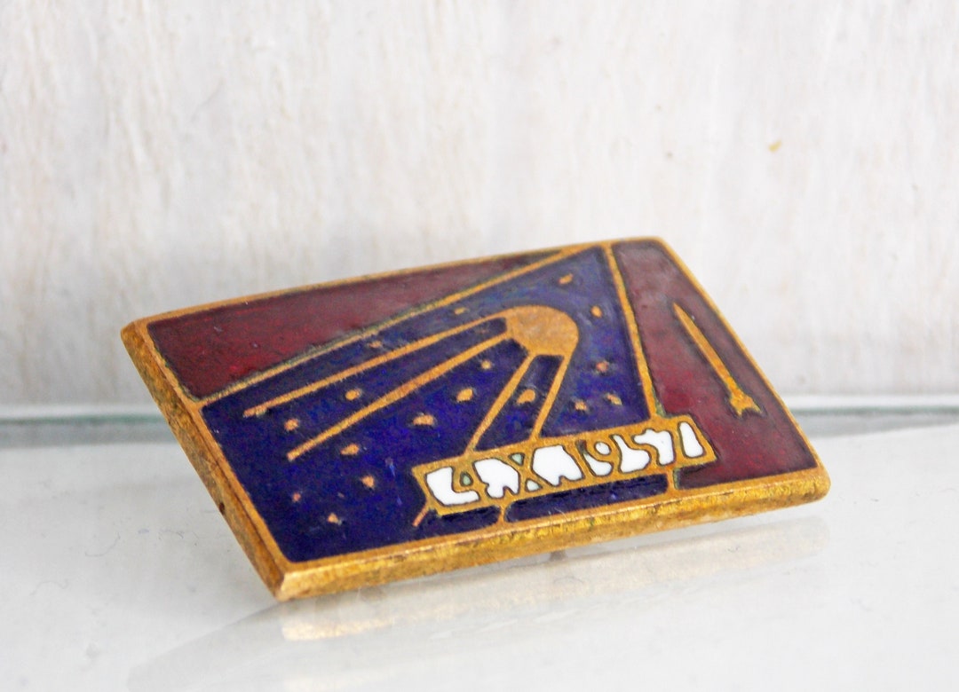 Rareware Pin Enamel Pin Space, RARE Pin, Collectible Pin, 4.X.1957 - Etsy