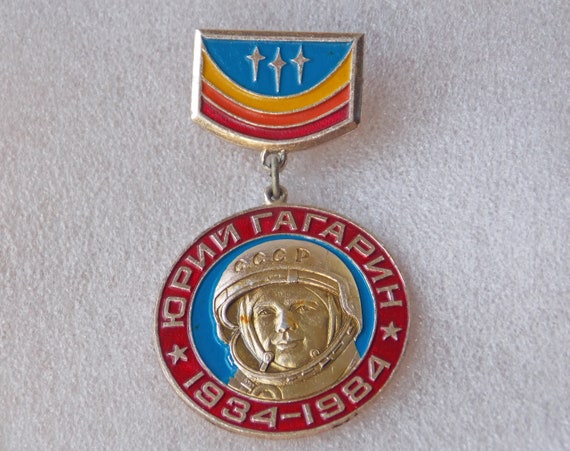 Space pin,Yuri Gagarin,Space age,Soviet space - image 1