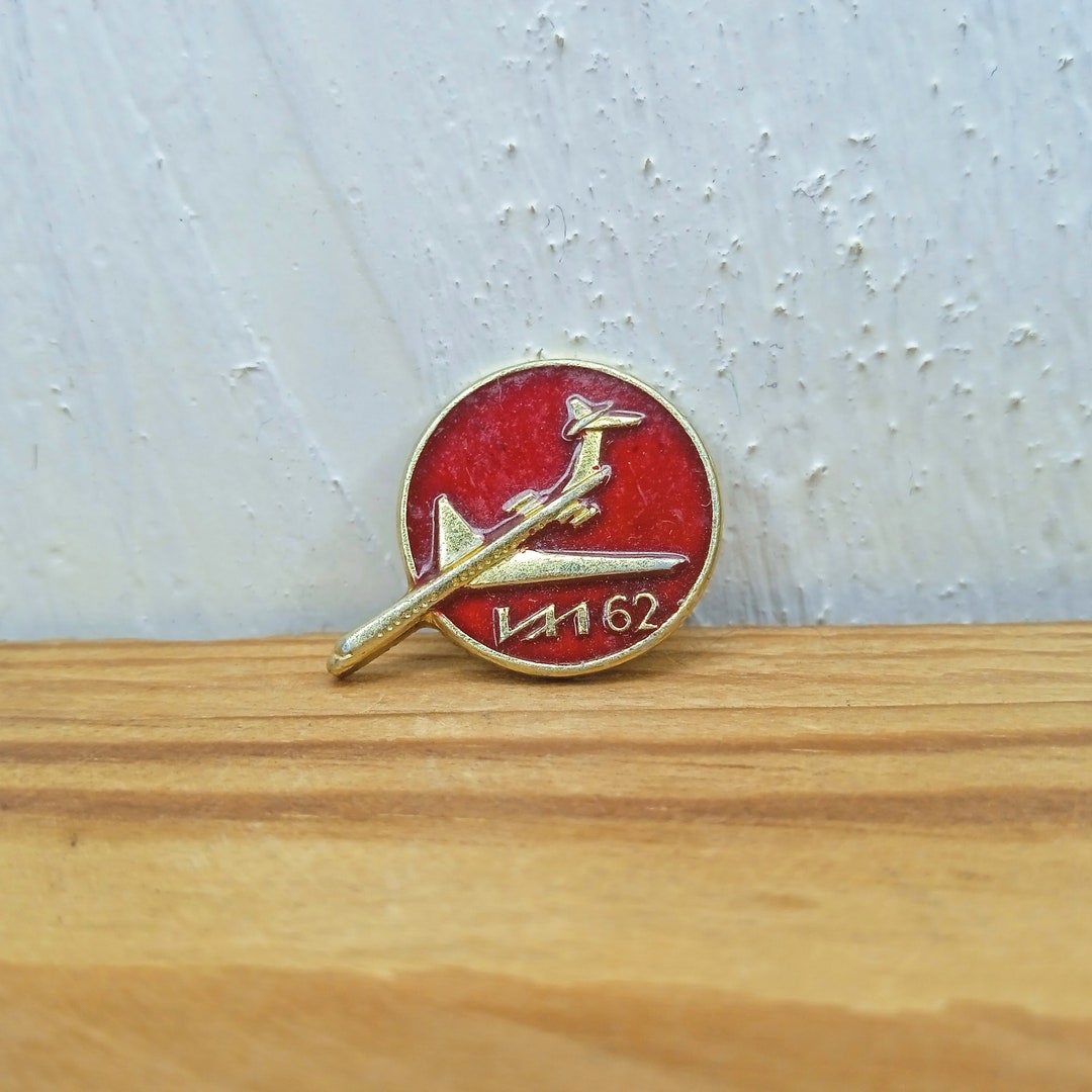 Vintage Badge Aircraft- IL- 62, Airplane Pin,aviation, Cute Enamel Pin ...