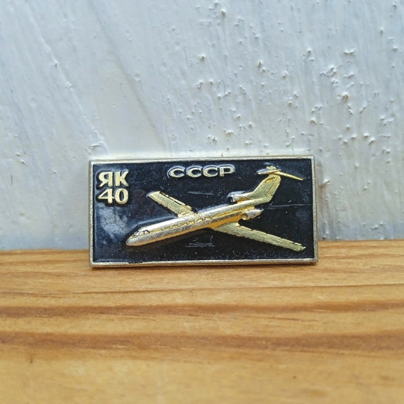 Airplane pin - Yak-40 ,Flying pin, Vintage badge … - image 1