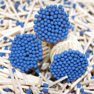 100 Blue tips candle jar party wedding matches. Ink blue tips matches good for crafts making. Natural woodsticks 4,7cm (1.85&quot;).
