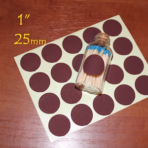 Cerchio rotondo marrone fiammiferi Strikers 1" Carta per accendere i fiammiferi (autoadesiva). Fogli di carta per accendere i fiammiferi da 2,5 cm. Il set contiene 20 pezzi