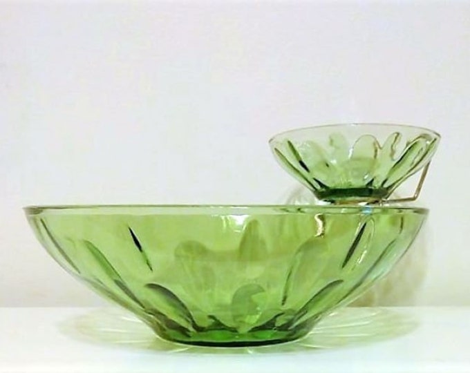 Vintage Green Glass Chip and Dip Bowl/chip and Dip Set/green Glass/mid