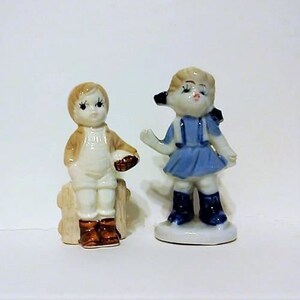 Vintage Porcelain Figurines Girl and Boy Vintage/Collectables