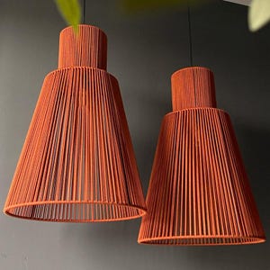 Abajur artesanal: Lanterna suspensa de vime e algodão, decoração minimalista Wabi Sabi.