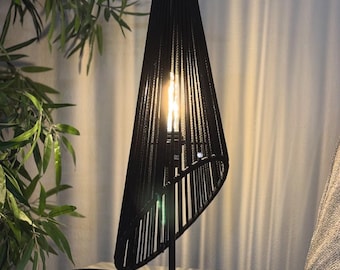 Lámpara de escritorio moderna: Iluminación dramática con juego de sombras