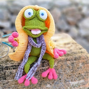 Crochet pattern, PDF, English and German, crochet frog + jacket, amigurumi, crocheted toy on a wire frame