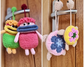 T.27 2-i-1 Virkmönster i PDF-format – Sköldpadda och Monster Nyckelfodral, Mysig Nyckelhållare, Engelska/Tyska