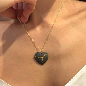 Collier Kintsugi, pendentif coeur en porcelaine, cadeau du 18e anniversaire, coeur réparé, rétablissement de la santé mentale, bijoux significatifs