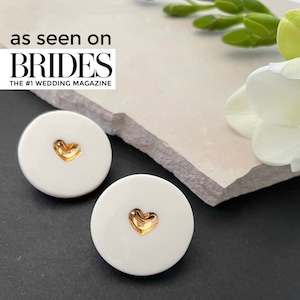 Gold Herz Ohrringe, Porzellan Ohrstecker, 18. Hochzeitstag Geschenk, weiße Braut Ohrringe, Geschenk für Frau, 14k Gold Filled Ohrringe,