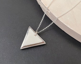 Collar con el elemento agua en porcelana, plata de ley, platino pintado a mano, joyería de los cuatro elementos, joyería alquímica, joyería esotérica.