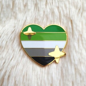 ORGOGLIO Spilla smaltata Emoji con cuore scintillante aromatico