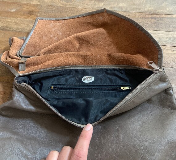 Vintage 1980’s Taupe Leather Clutch Handbag - image 3