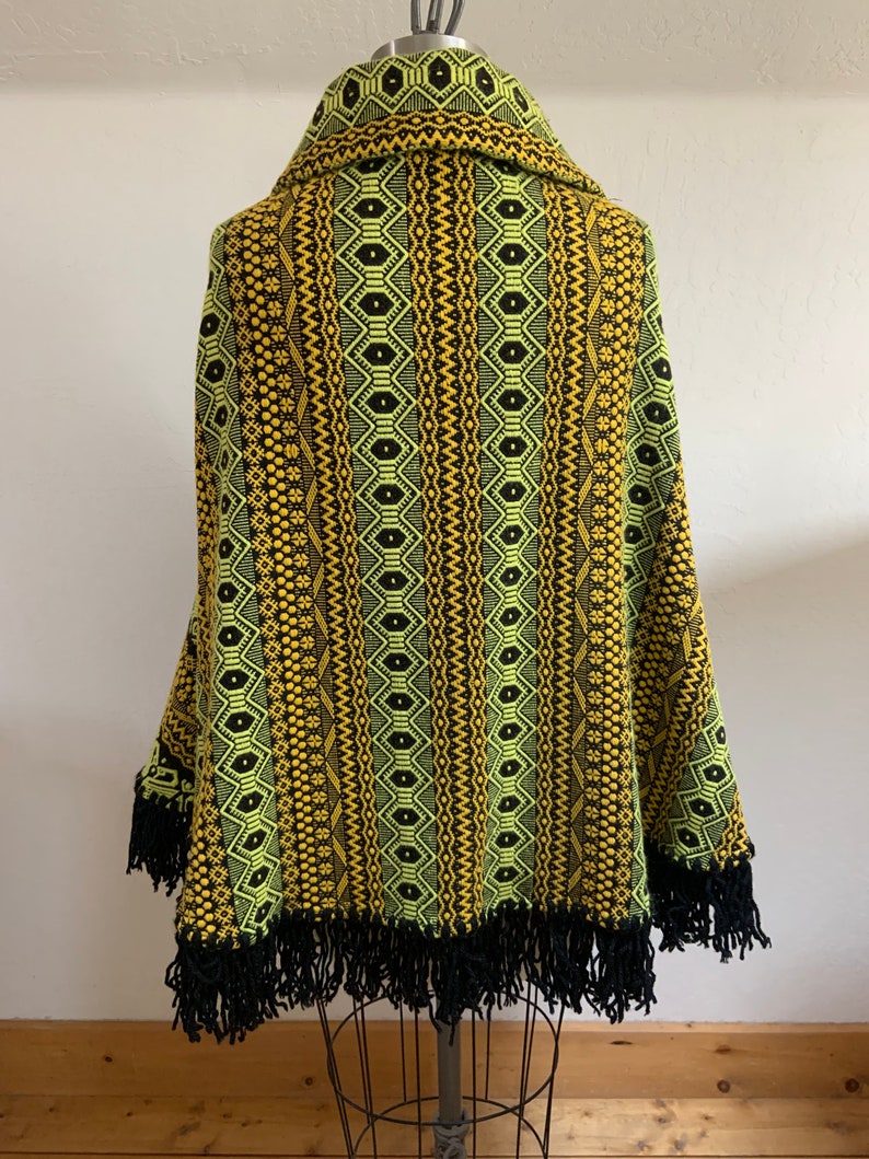 Poncho guatemalteco vintage intrecciato a mano degli anni '70 immagine 3