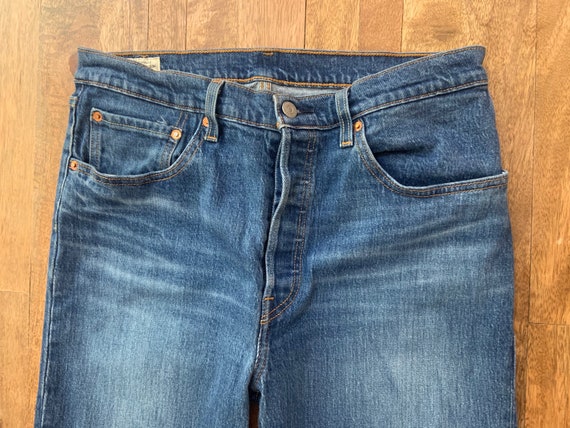 Medium Wash Levis 501 Jeans 31/26 - image 2