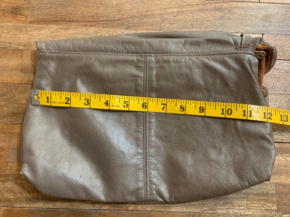 Vintage 1980’s Taupe Leather Clutch Handbag - image 8