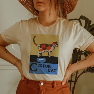 Vintage cat poster women’s cool cat T-shirt - cat lover gift - eclectic retro style T-shirts - eclectic cat lover tee - vintage aesthetic