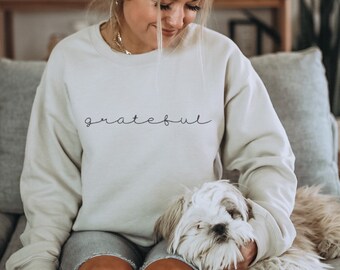 Grateful sweatshirts | women’s grateful shirt | minimalist sweatshirt | monochromatic | Scandinavian style | boho scandi |