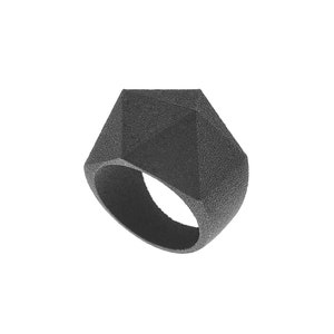 Black ring geometric