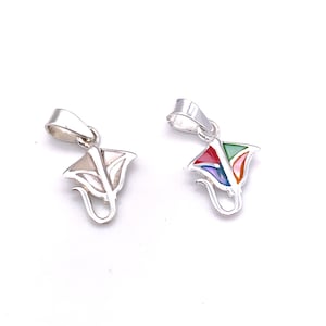 Silver Stingray Pendant, Petite Stingray Pendant with MOP Shell or Multi-color Shell, comes with a FREE chain