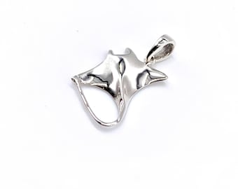 925 Silver Manta Ray Pendant, comes with a FREE chain