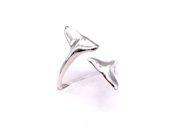 Anillo de cola de ballena doble en plata 925