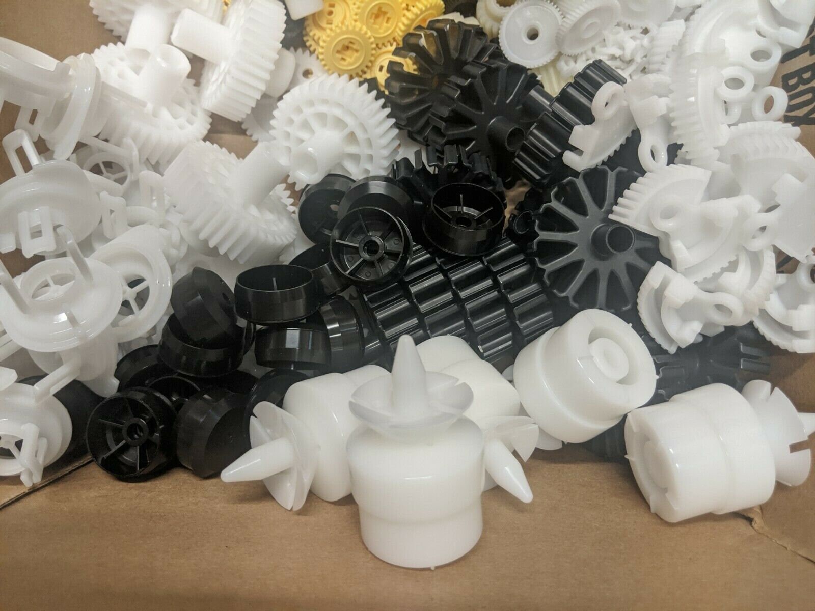Lot of Plastic Gears Cogs Industrial Bits 1 lb of Small Etsy.de