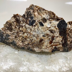 Astrofyllit---Surowy naturalny kamień surowy