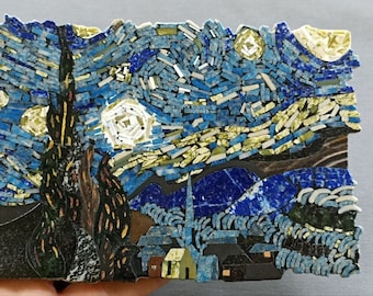 Notte stellata, meticolosamente realizzata con la raffinata tecnica del mosaico fiorentino.