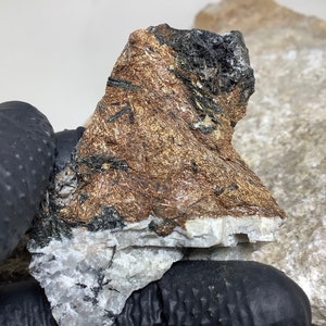 Astrofyllit---Surowy naturalny kamień surowy