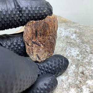 Astrofyllit---Surowy naturalny kamień surowy