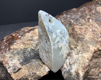Ciondolo in nefrite siberiana - Ciondolo in giada - Intaglio di pietra di giada - Collane di giada - Gioielli di giada - Arte in pietra - Pietra naturale