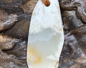 Ciondolo in nefrite siberiana - Ciondolo in giada - Intaglio di pietra di giada - Collane di giada - Gioielli di giada - Arte in pietra - Pietra naturale