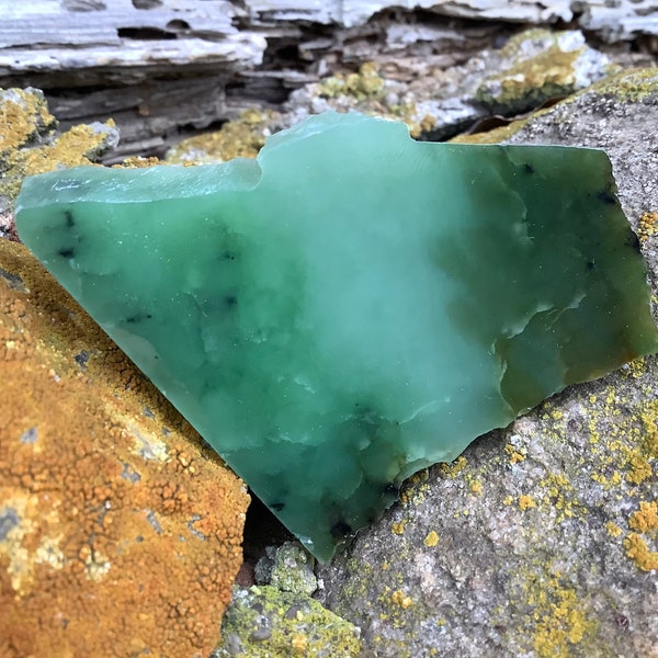 Raw Siberian jade - jade rough - bar jade - rare crystals specimen -