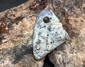 Ciondolo in nefrite siberiana - Ciondolo in giada - Intaglio di pietra di giada - Collane di giada - Gioielli di giada - Arte in pietra - Pietra naturale
