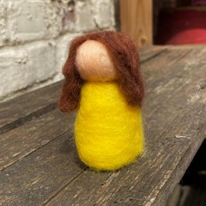 Waldorf-Inspired Wool Felt Doll – 8 cm | Handcrafted Minimalist Decor | Natural Materials