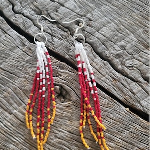 KC Chiefs kralenoorbellen, kralenoorbellen, zaadkralenoorbellen, hangoorbellen, franjeoorbellen, sieraden, damesoorbellen, oorbellen