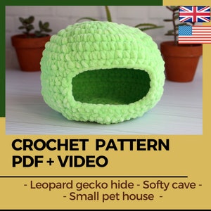 Puede incluir: Una casa para mascotas de color verde hecha a crochet con forma redonda y una gran abertura. La casa está hecha con un hilo suave y peludo. CROCHET PATTERN PDF + VIDEO - Leopard gecko hide - Softy cave - Small pet house -