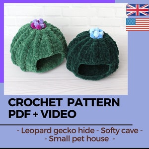 Puede incluir: Patrón de crochet para una guarida de gecko o una pequeña casa para mascotas de felpa verde. El patrón incluye instrucciones en PDF y video. La guarida tiene una flor en la parte superior.
