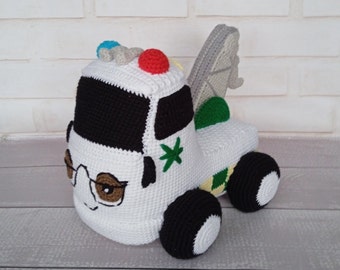 Abschleppwagen Plüsch, Gehäkelter Stoffwagen, Individueller Plüschtransporter, personalisiertes Häkelspielzeug, Weiches Fahrzeug-Spiel-Stoffie, Amigurumi-Traktor-Geschenk