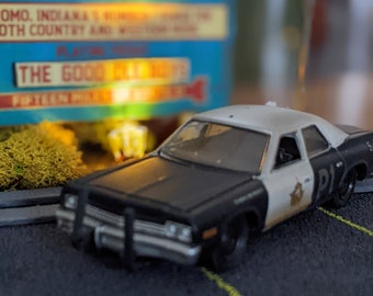 Movie Diorama Lamp | Handmade Miniature Chicago Night Scene | Retro Blues Bar Display | Cult Film Collector Decor