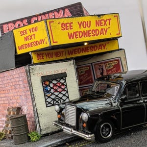 アメリカン・ウェアウルフ・イン・ロンドンのランプ、1:64の車のジオラマライト、小さな手作りの室内装飾、彼やお父さんへの小さなユニークな映画ギフト、新築祝い